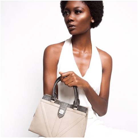 MINI JULIA TOTE, KUMESU, PHOTO ©LAKIN OGUNBANWO