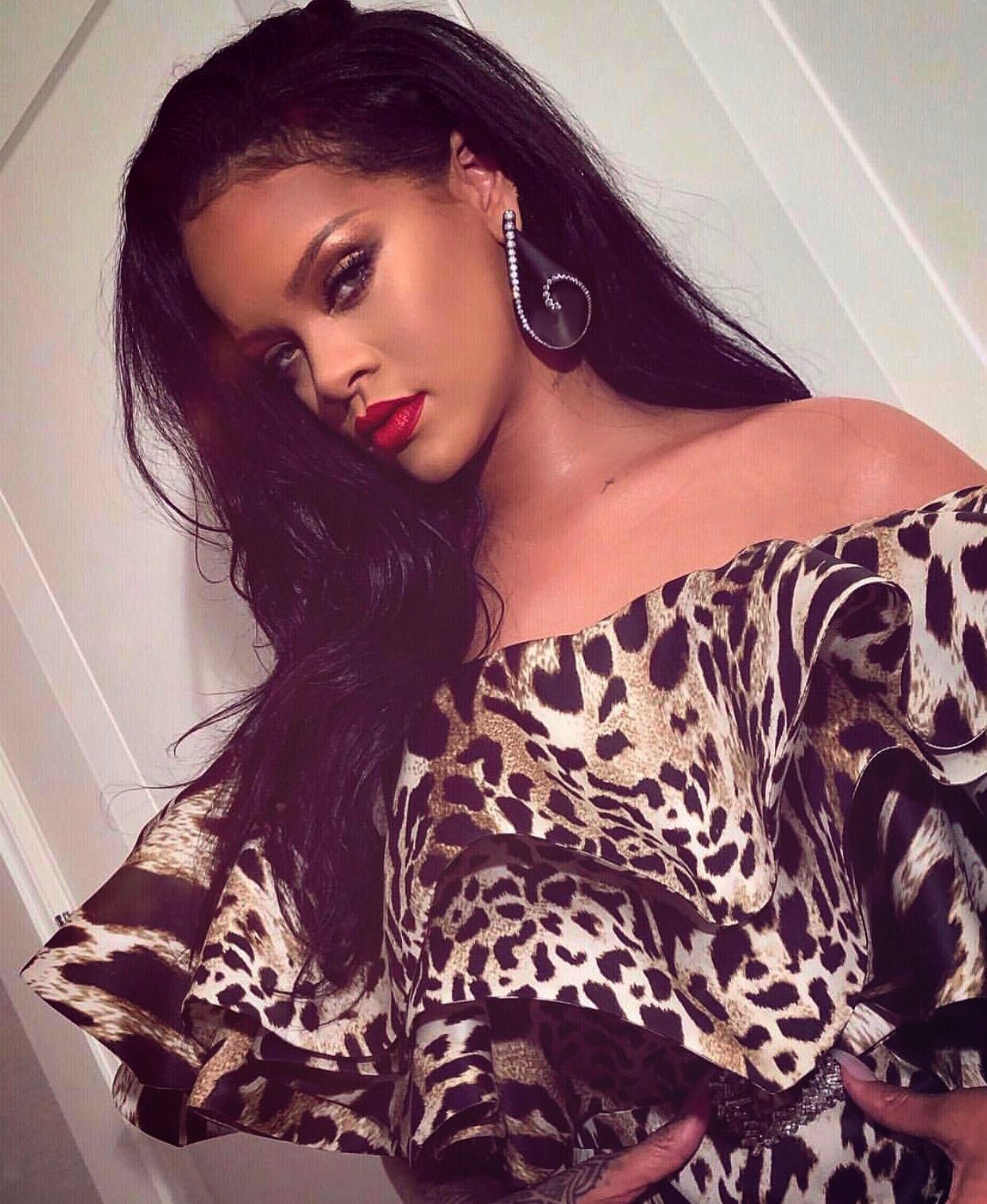 Rihanna wearing Seashell Earrings in Aluminium and Diamonds. Image Courtesy of Emmanuel Tarpin