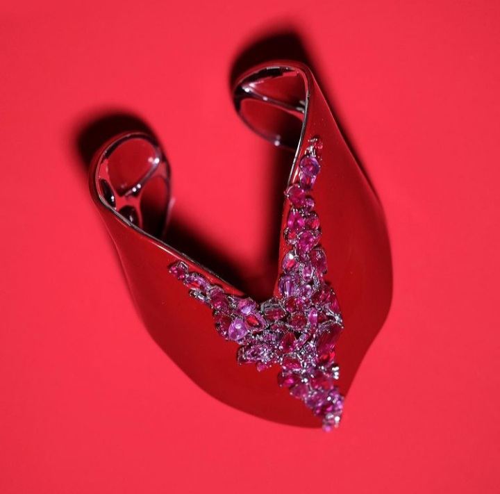 La Coeur en Rouge: Chinest Lacquer painted Silver, Rubies and Red Spinels, Image Courtesy of Feng J