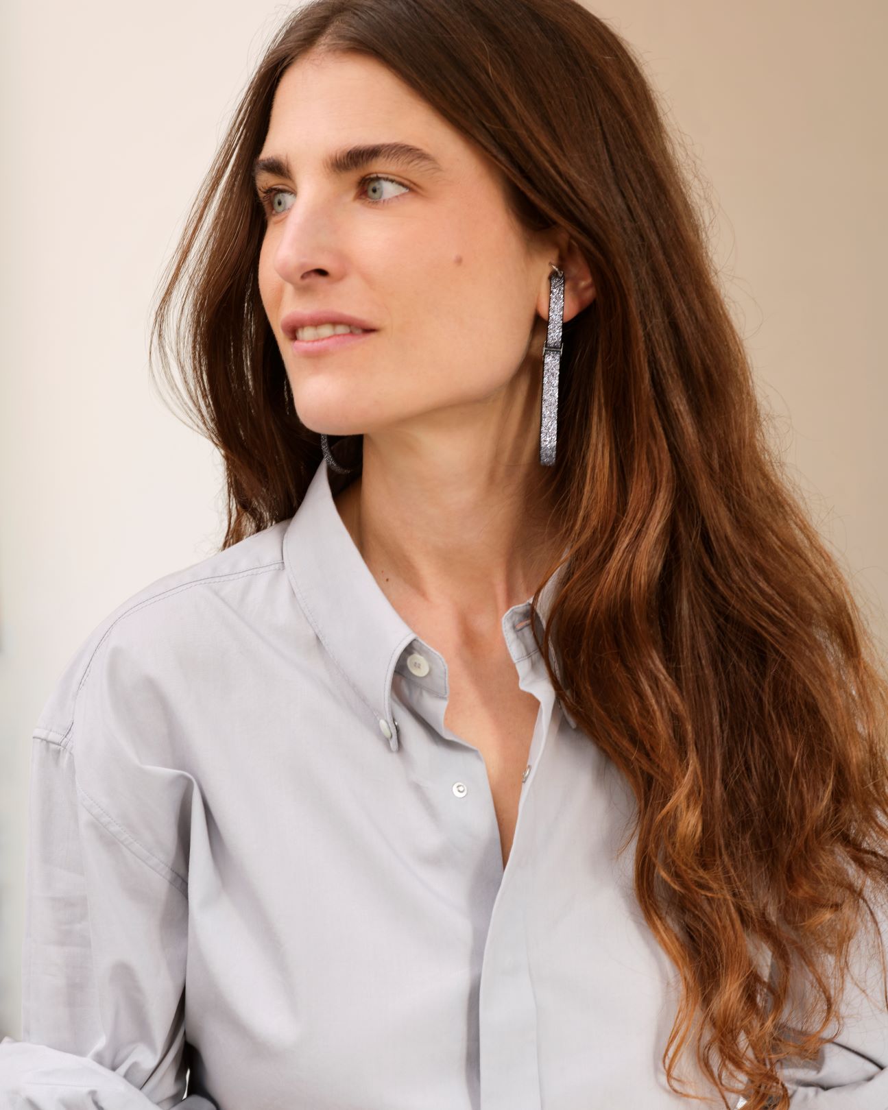 Maria Sole Ferragamo wears the Sei Earrings in Gunmetal Leather. Image Courtesy of So-Le Studio